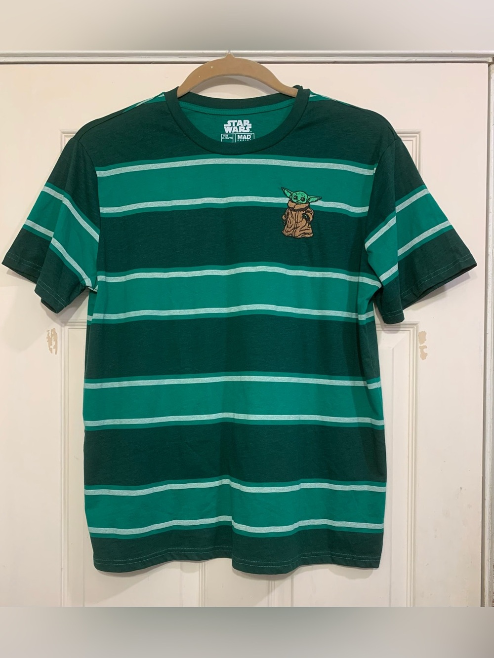 New Star Wars Mandolorian Grogu Green Striped XL T-Shirt.                3492
